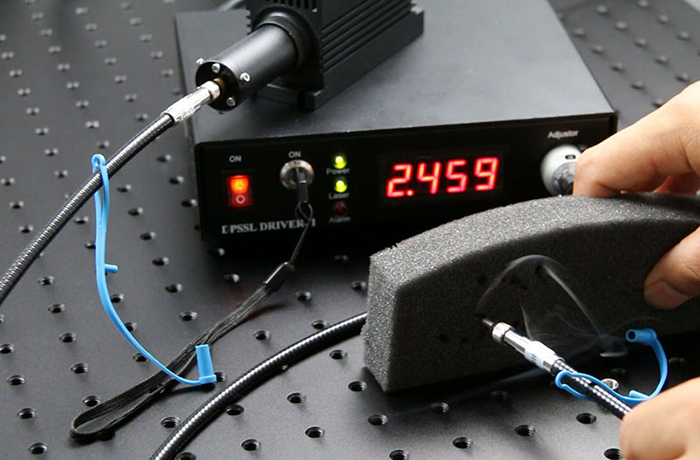 780nm 100mW Láser de fibra acopladaSingle Mode IR Laser Invisible Laser Beam - Haga click en la imagen para cerrar